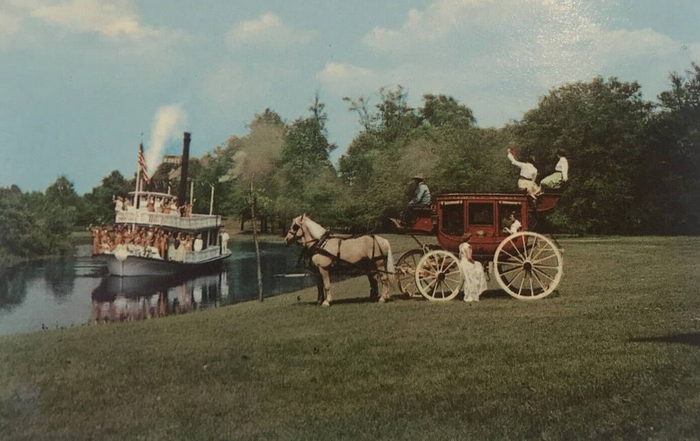 Suwanee Park and Steamboat - Old Postcard (newer photo)